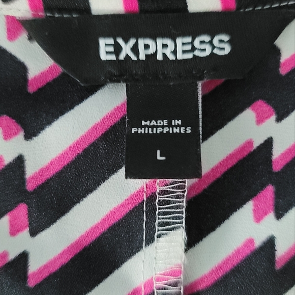 Express Geometric Blouse - Picture 2 of 5